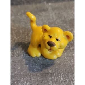 Mini lion cub Zoo Safari toy figure